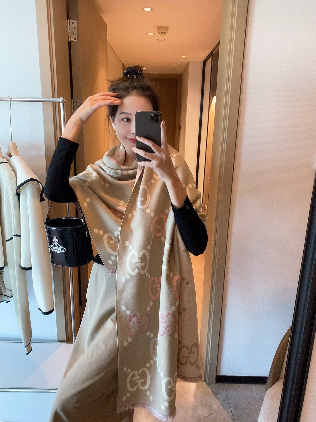 Gucci Pink-Beige Fringed Geometric Motif Scarf